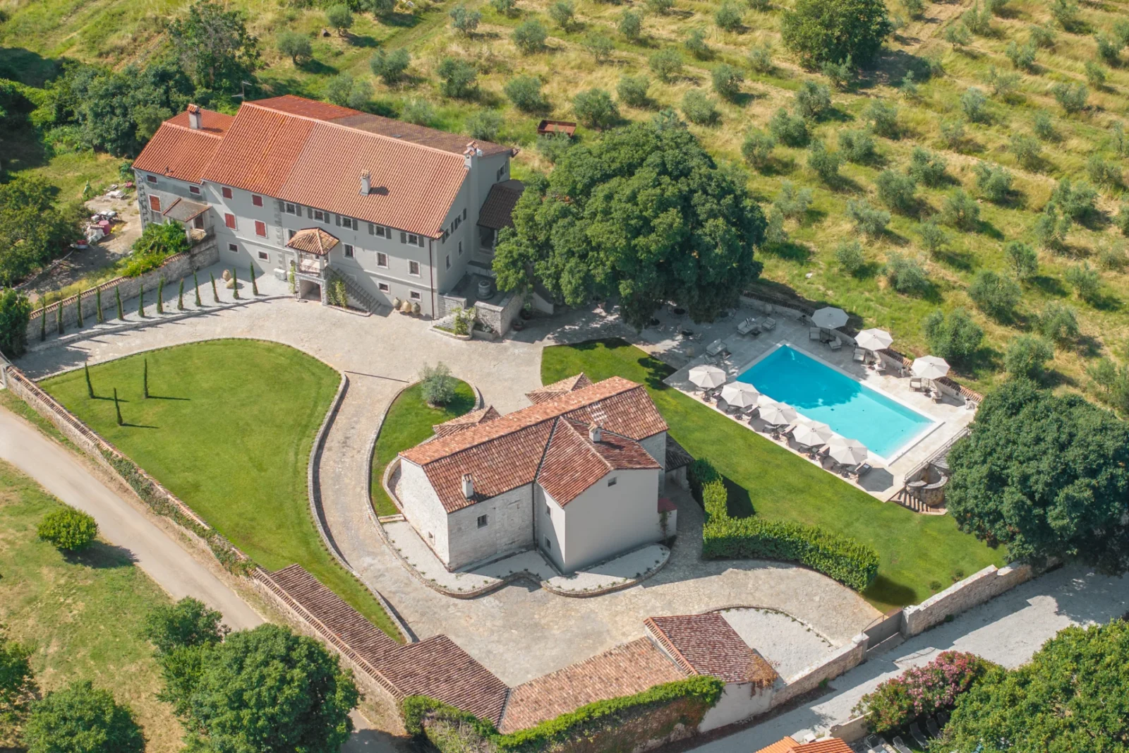 Pollak cvijeće San Tomasini luksuzno privatno imanje u Istri za vjenčanja i evente