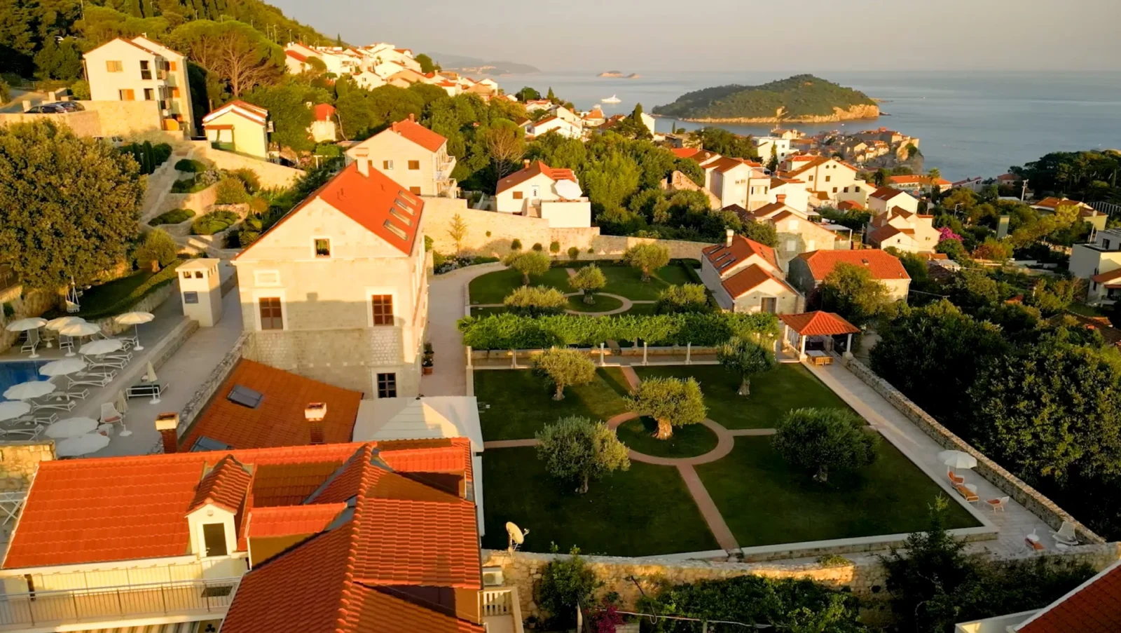 Pollak cvijeće Romantično vjenčanje u renesansnom vrtu Palace Natali Dubrovnik s pogledom na more