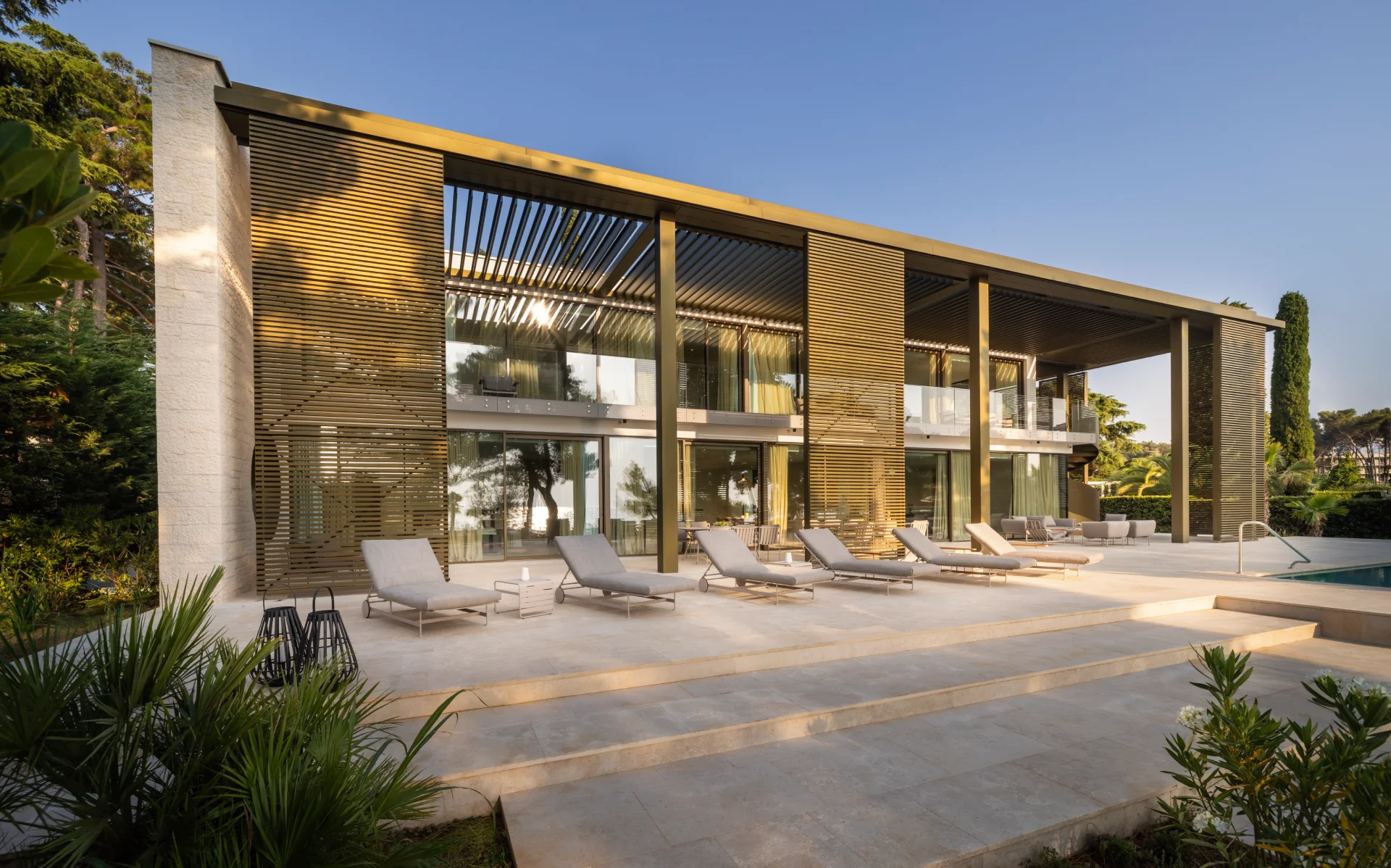 Pollak cvijeće Pical Beach House, Poreč – a luxury private beach house venue by the sea for intimate weddings and private events.